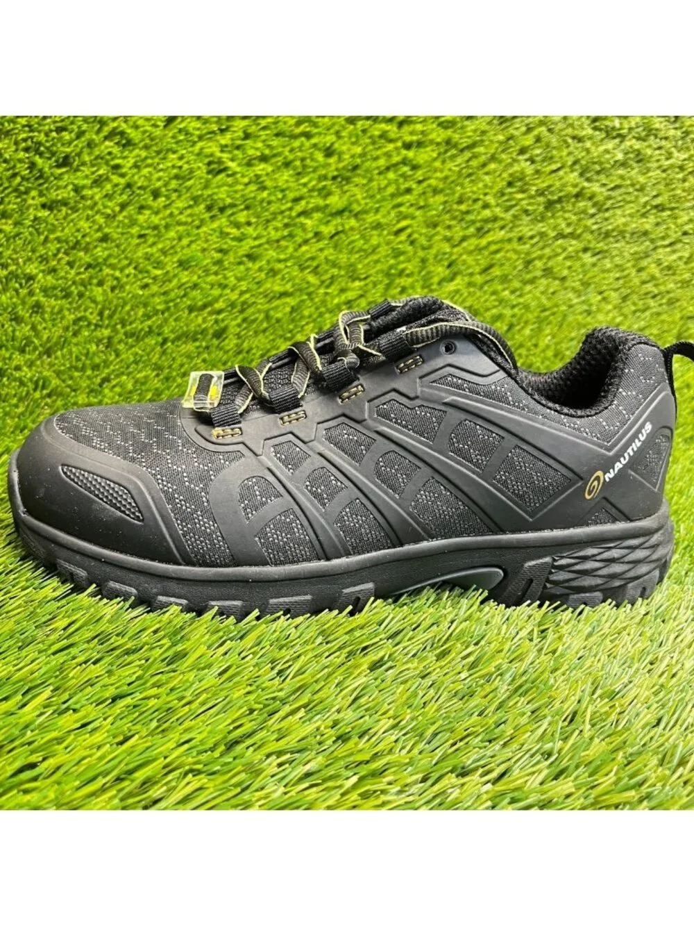 Nautilus Stratus Womens Size 8.5D Black White Composite Toe Safety Work Shoes
